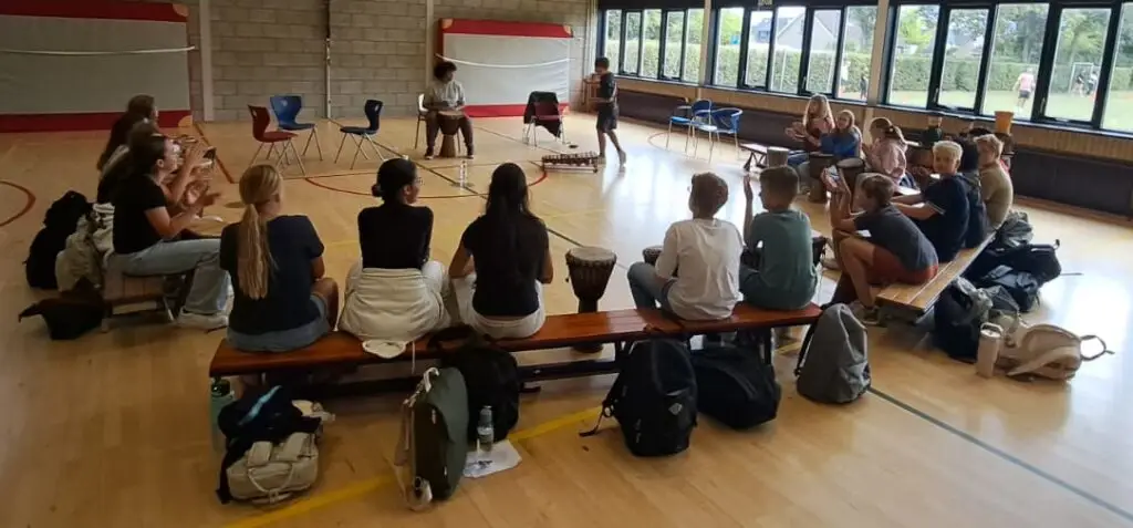 Djembe Workshop op school voor Jongeren en Tieners